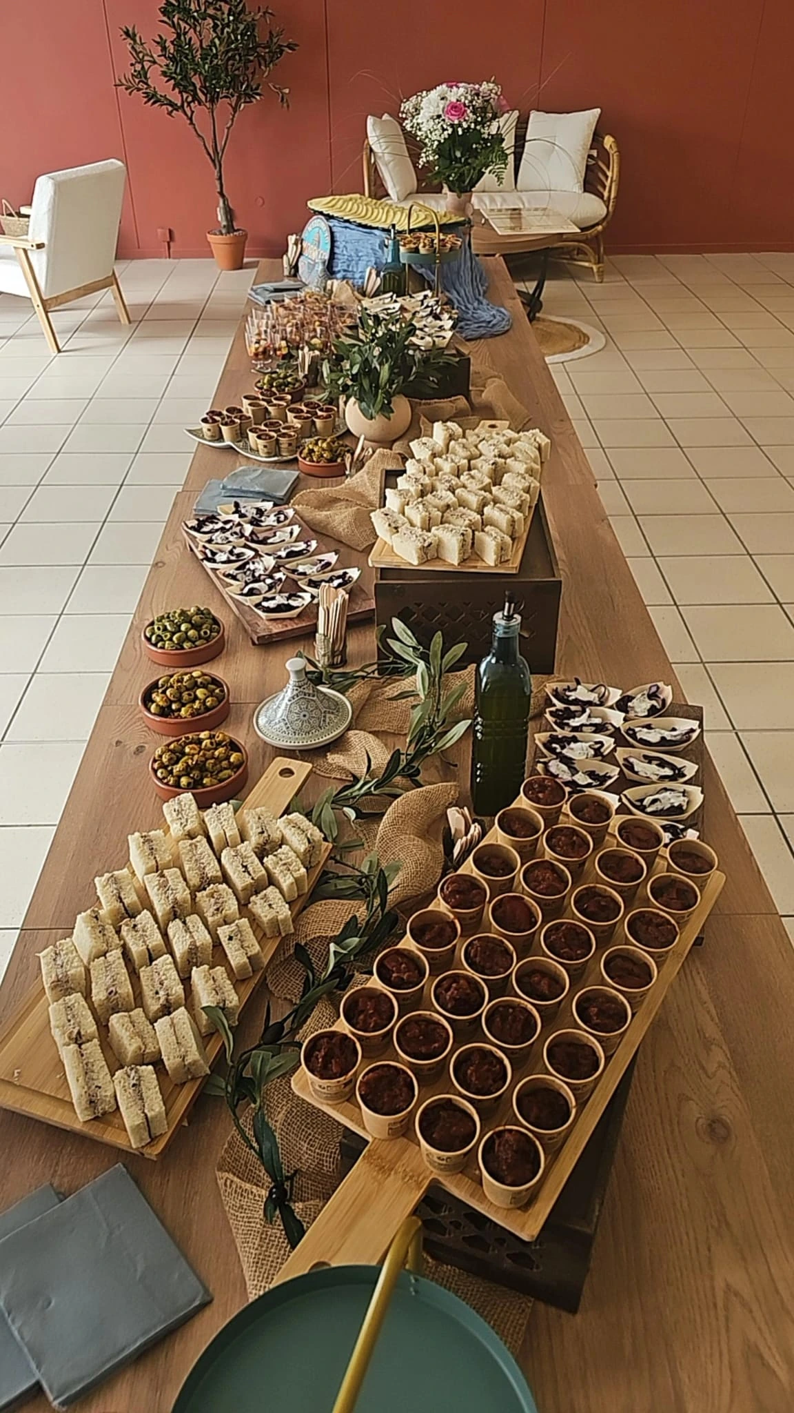 Buffet de mises en bouche dressé par BOCA, traiteur à Pruillé-l'Éguillé